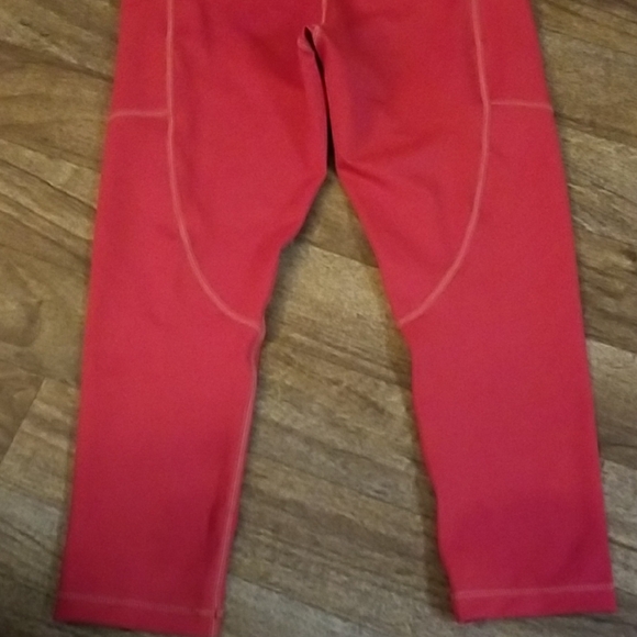 ZYIA Vibrant Red/burnt Orange Capris - Picture 7 of 7